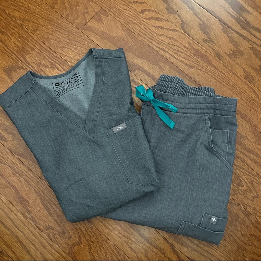 FIGS 2-pc set Catarina Scrub Top XXS & Yola 2.0 Scrub Pants sz XSP in Graphite
